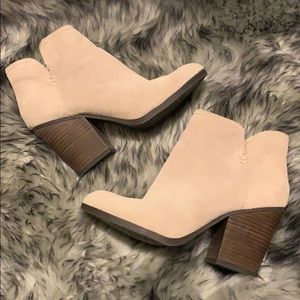 Kenneth Cole Reaction Mightiest Taupe Suede Bootie